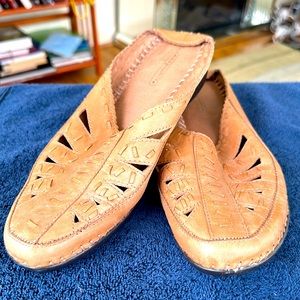 Ladies Easy Spirit in Tan Mules Size 9